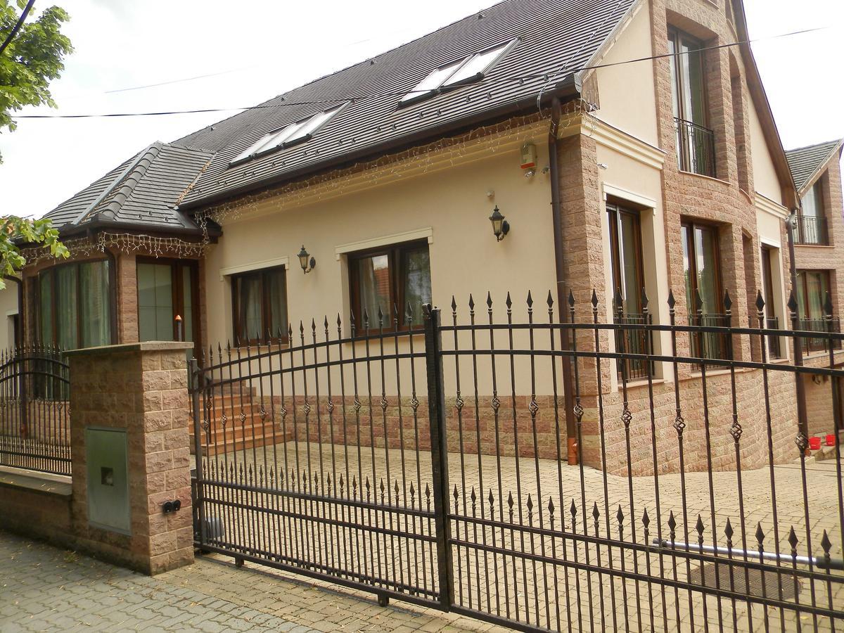 Nagyret Panzio Eger Bed & Breakfast Bagian luar foto
