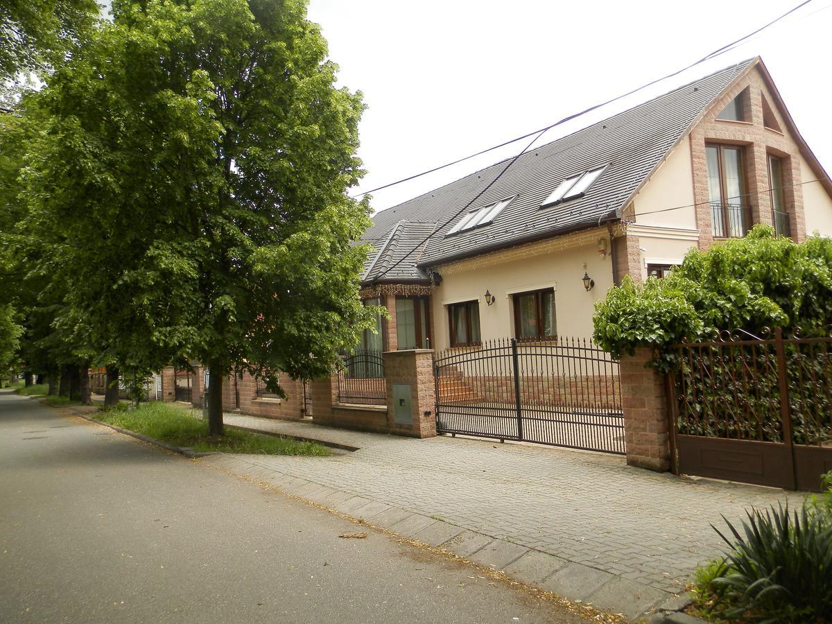 Nagyret Panzio Eger Bed & Breakfast Bagian luar foto
